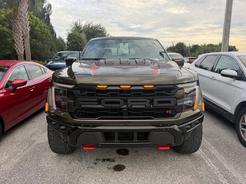SHELTER GREEN 2024 Ford F-150 RAPTOR
