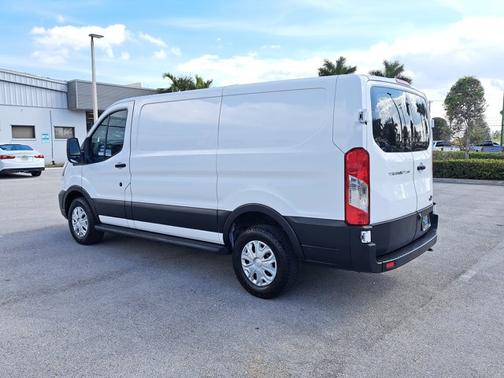 2022 Ford Transit-250 BASE