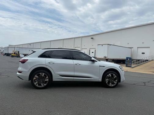 2022 Audi e-tron Premium