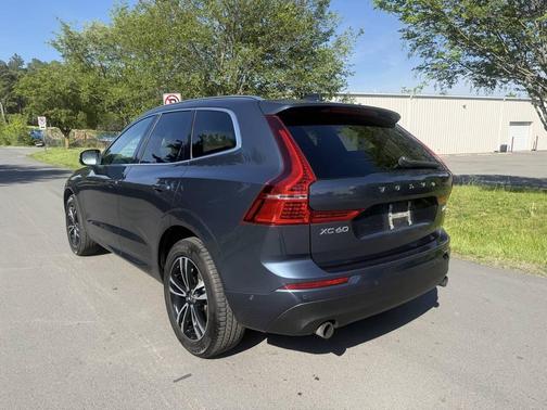 Gray 2018 Volvo XC60 T6 Momentum