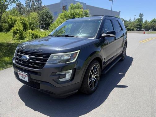Gray 2017 Ford Explorer sport