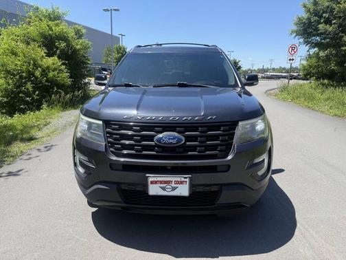 Gray 2017 Ford Explorer sport