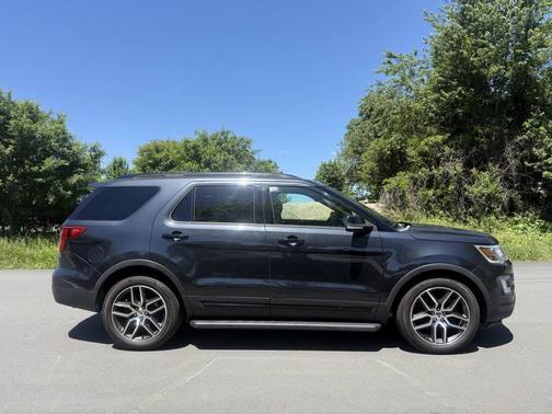 Gray 2017 Ford Explorer sport