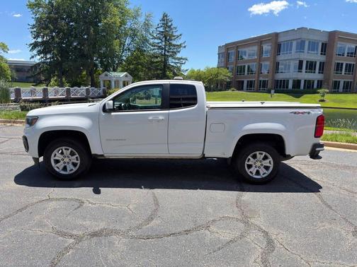 Summit White 2022 Chevrolet Colorado LT