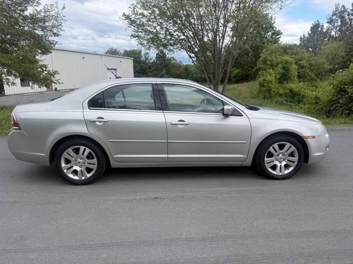 Gray 2008 Ford Fusion SEL