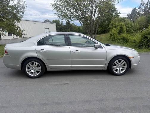 Gray 2008 Ford Fusion SEL