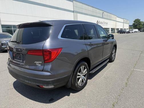 Modern Steel Metallic 2017 Honda Pilot EX-L