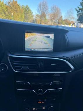 2017 INFINITI QX30 Luxury