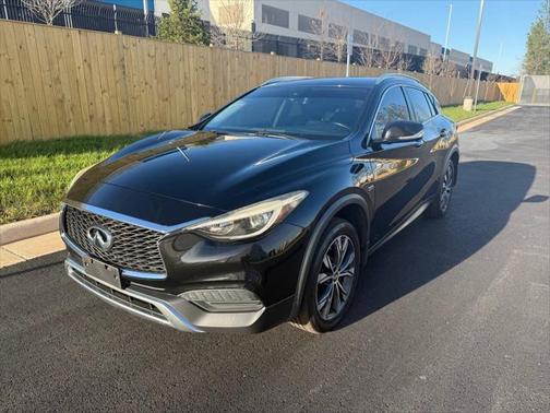 2017 INFINITI QX30 Luxury