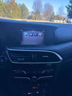 2017 INFINITI QX30 Luxury