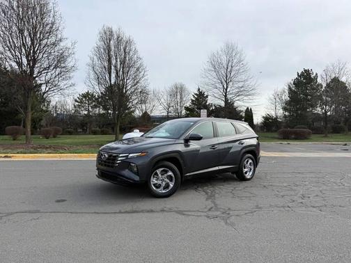 Dark Gray Metallic 2024 Hyundai TUCSON SE