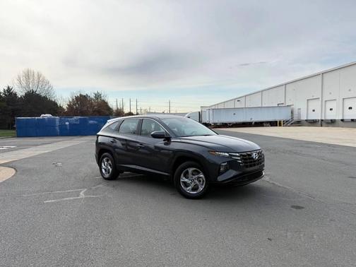 Dark Gray Metallic 2024 Hyundai TUCSON SE