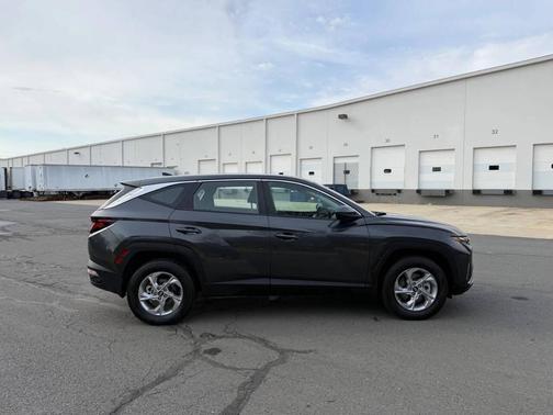 Dark Gray Metallic 2024 Hyundai TUCSON SE