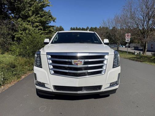 Crystal White Tricoat 2017 Cadillac Escalade ESV Premium Luxury