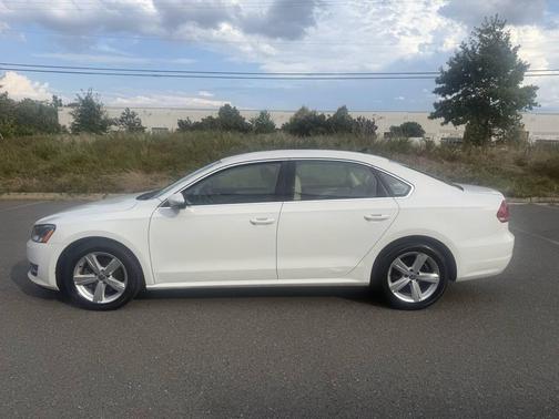2012 Volkswagen Passat 2.5 SE