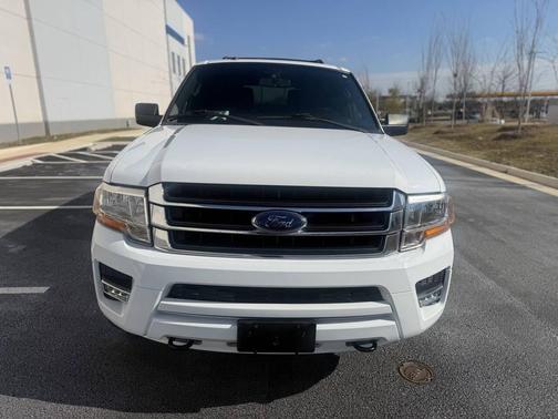 White 2017 Ford Expedition XLT