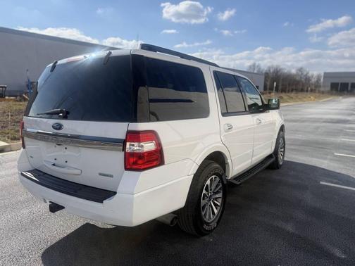 White 2017 Ford Expedition XLT