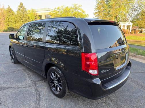 Black Onyx Crystal Pearlcoat 2017 Dodge Grand Caravan GT