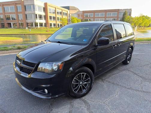 Black Onyx Crystal Pearlcoat 2017 Dodge Grand Caravan GT
