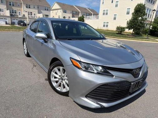 Celestial Silver Metallic 2019 Toyota Camry SE