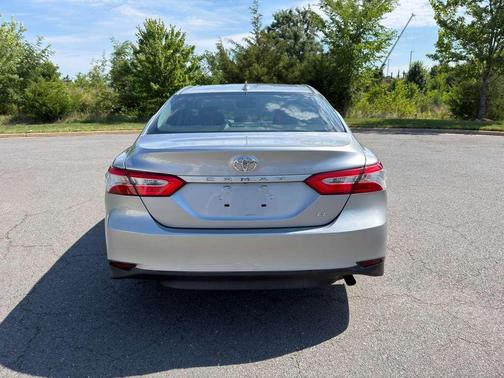 Celestial Silver Metallic 2019 Toyota Camry SE