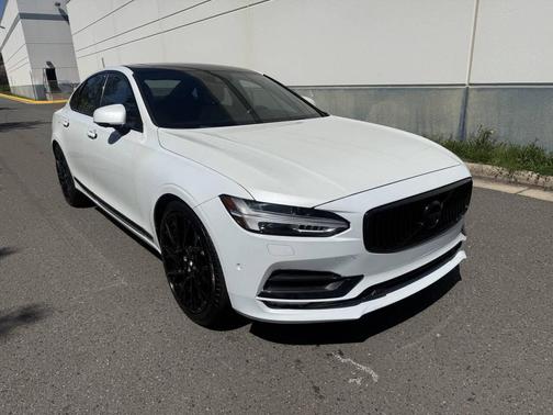 Crystal White Pearl 2017 Volvo S90 T6 Inscription