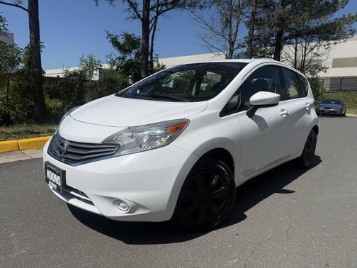 White 2016 Nissan Versa Note SV