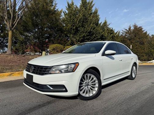 Pure White 2017 Volkswagen Passat 1.8T SE