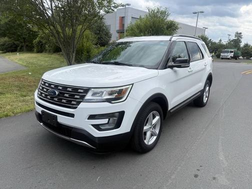 White 2017 Ford Explorer XLT