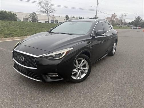 2017 INFINITI QX30 Premium