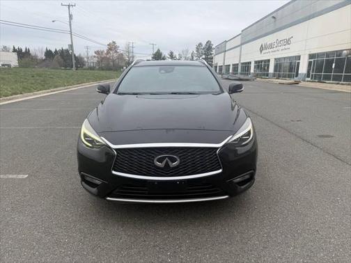 2017 INFINITI QX30 Premium