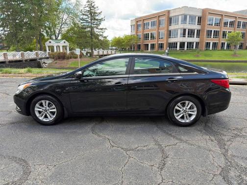 Midnight Black Mica 2013 Hyundai SONATA GLS