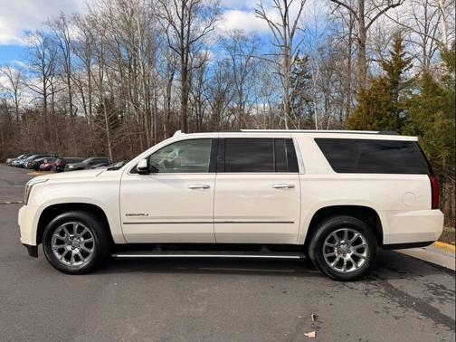 Off White 2015 GMC Yukon XL 1500 Denali