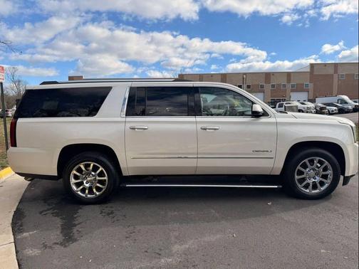 Off White 2015 GMC Yukon XL 1500 Denali