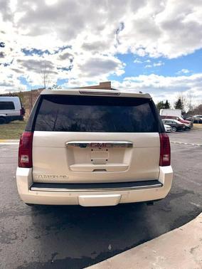 Off White 2015 GMC Yukon XL 1500 Denali