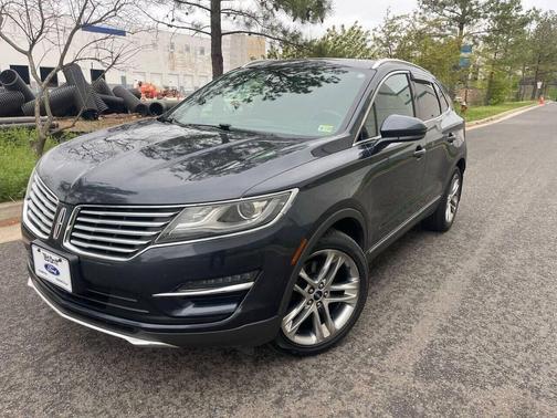 Tuxedo Black Metallic 2015 Lincoln MKC Base