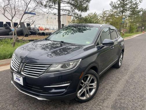 Tuxedo Black Metallic 2015 Lincoln MKC Base