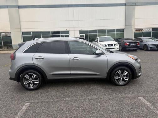 2022 Kia Niro LXS