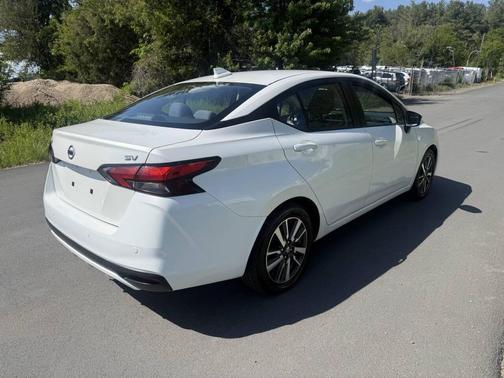Aspen White TriCoat Pearl 2020 Nissan Versa 1.6 SV
