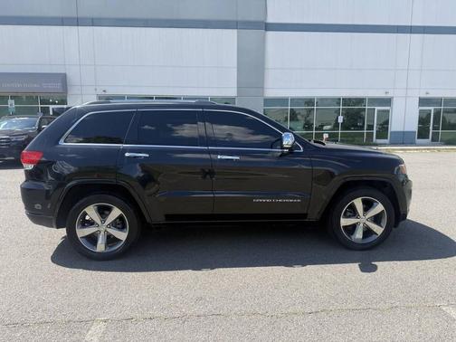 Brilliant Black Crystal Pearlcoat 2014 Jeep Grand Cherokee Overland