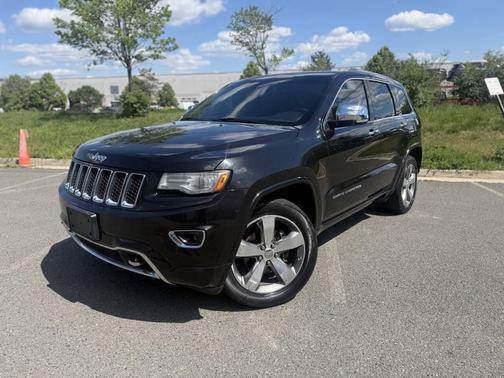 Brilliant Black Crystal Pearlcoat 2014 Jeep Grand Cherokee Overland