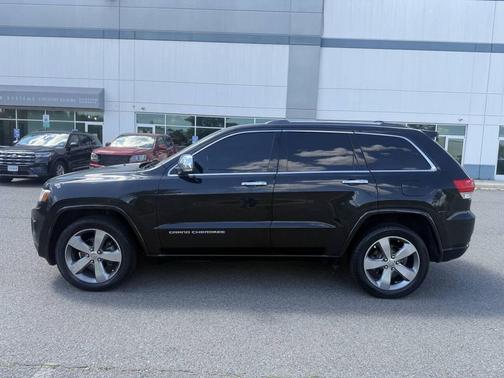 Brilliant Black Crystal Pearlcoat 2014 Jeep Grand Cherokee Overland