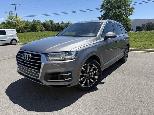 Graphite Gray Metallic 2017 Audi Q7 3.0T Prestige