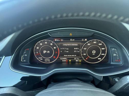 Graphite Gray Metallic 2017 Audi Q7 3.0T Prestige