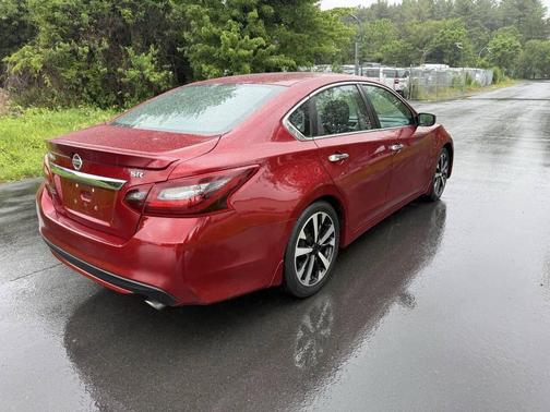 Scarlet Ember 2018 Nissan Altima 2.5 SR