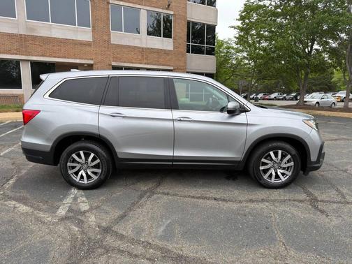 Lunar Silver Metallic 2019 Honda Pilot EX