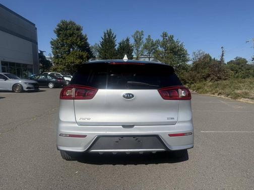 2017 Kia Niro LX