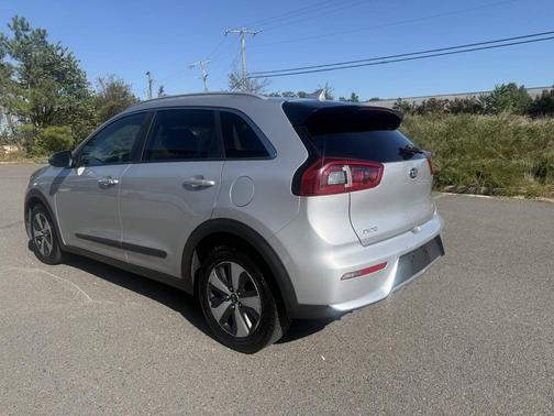 2017 Kia Niro LX