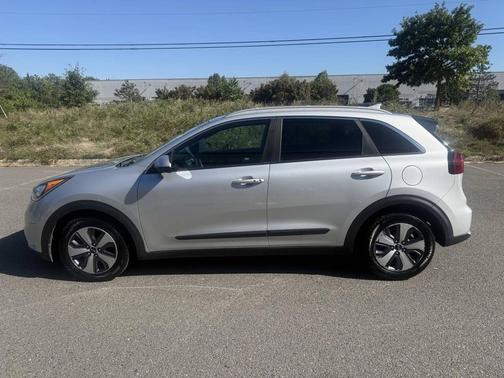2017 Kia Niro LX