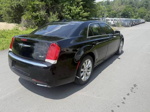 Gloss Black 2015 Chrysler 300 Limited